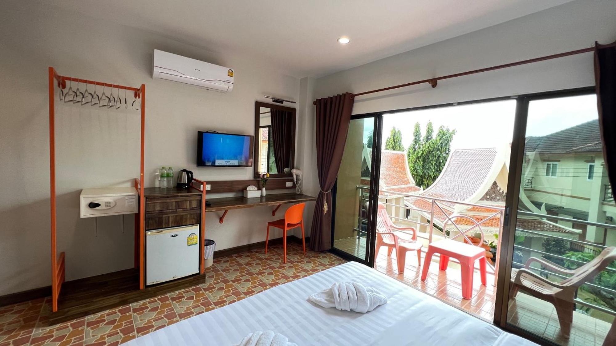 Hotel My Friend'S House Karon Exterior foto